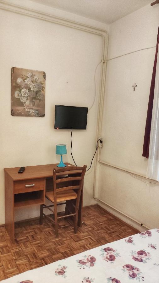 Apartmani Leon Biograd Na Moru Bagian luar foto